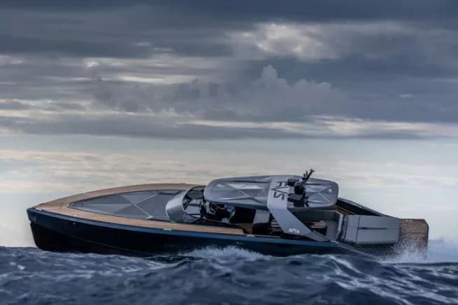 SAY 52: An Insight Into the Carbon Dayboat Built for Speed