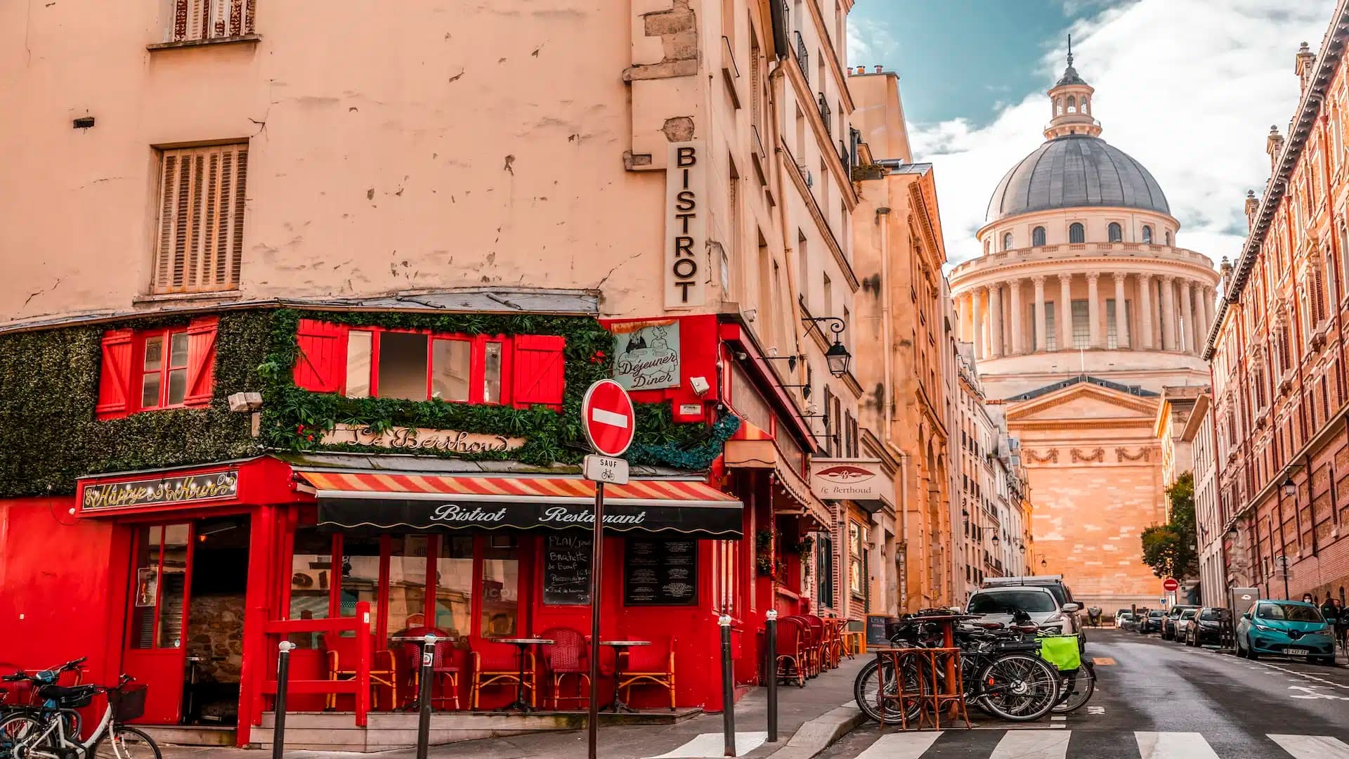 12 Must-See Free Experiences in Paris That Outsmart Tourist Crowds