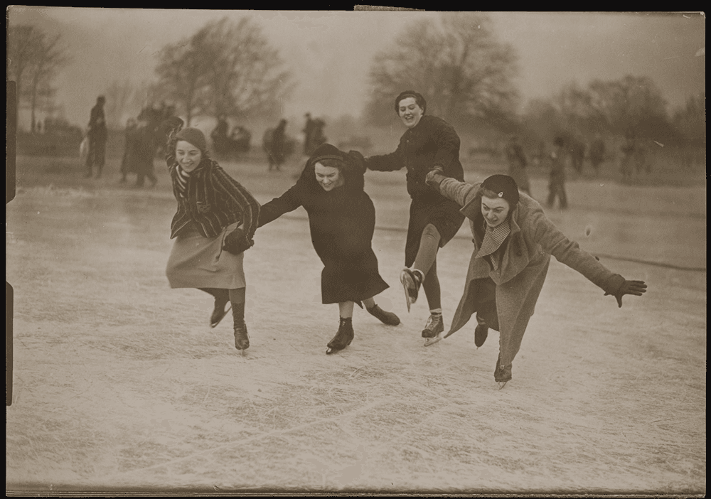Capturing Winter’s Spirit: Lessons from Festive Ice Skating Photos