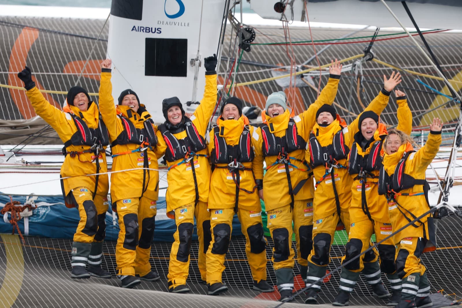 Women’s team rounds the world on IDEC SPORT trimaran
