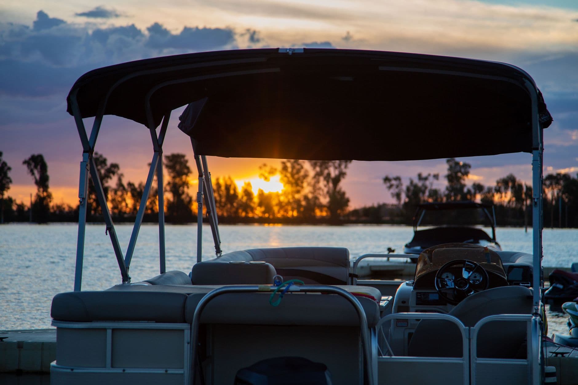 7 Easy Steps to Safely Dock a Pontoon Boat