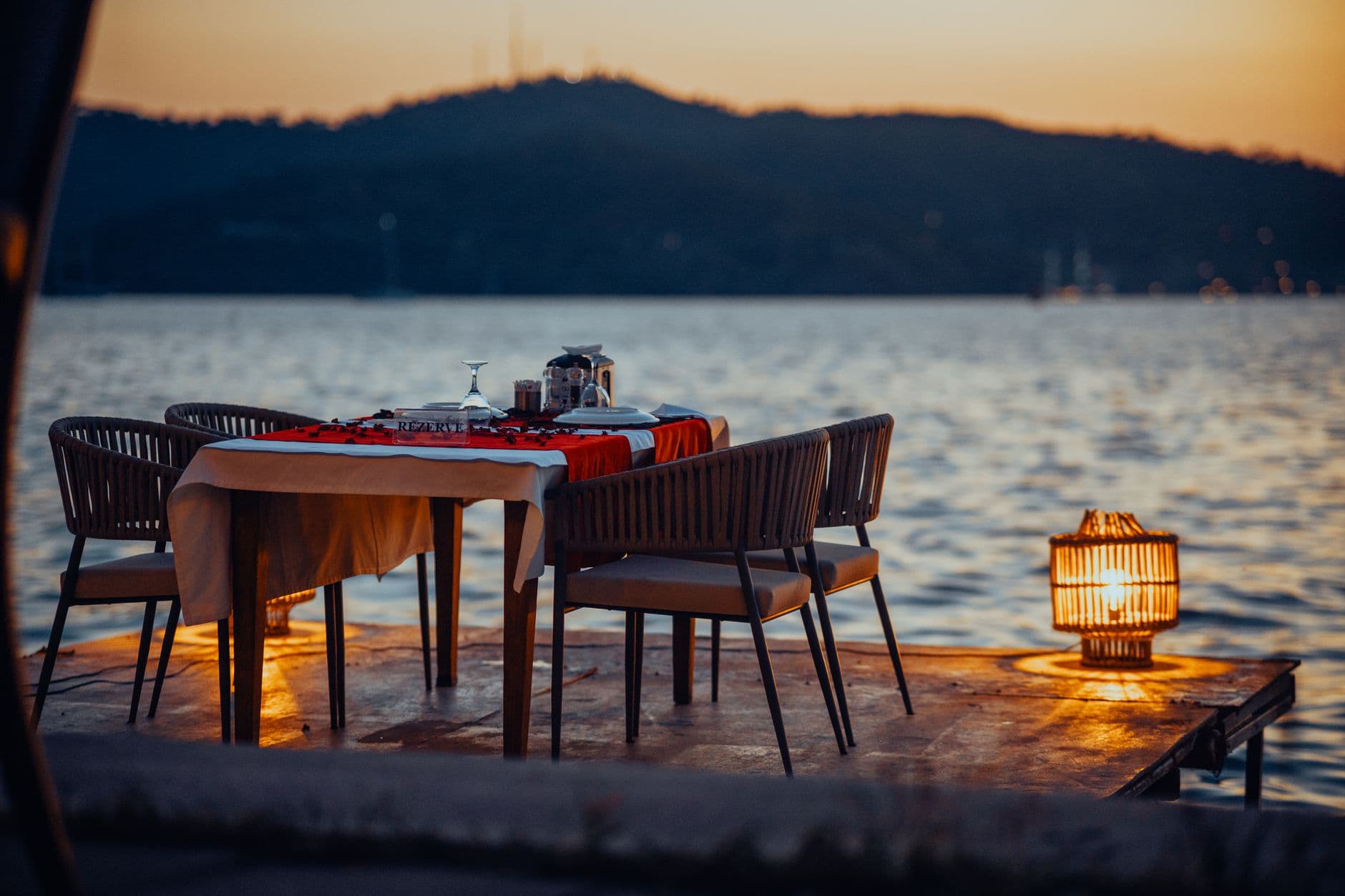 Gastronomische Yacht-Touren: Kulinarische Abenteuer an Bord