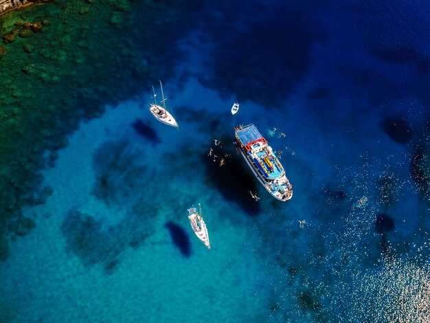 Cayman Islands: Iconic wrecks and dramatic walls accessible from luxury itineraries
