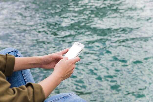 Real-Time Forecast Sources and Update Latency on the Water