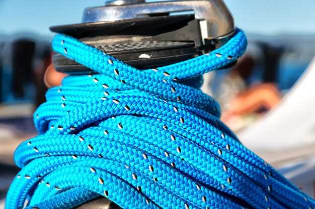 Bowline: Form a reliable fixed loop for rigging and rescue
