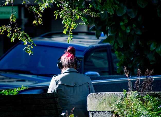 Onboard Commands: Mastering calls like “Hard Aport” and “Ease Sheets”