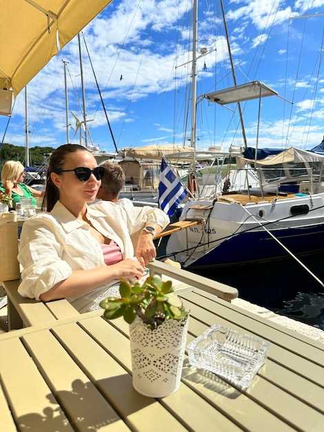 5 Reasons to Go on a Sailing Cruise in Santorini