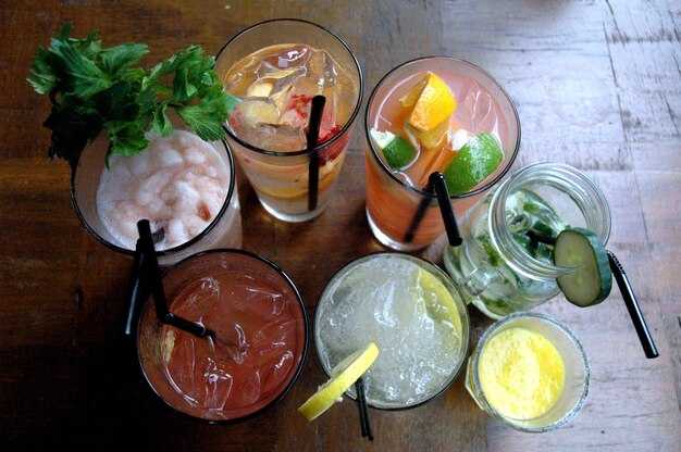 10-minute mixes: quick steps to finish each drink