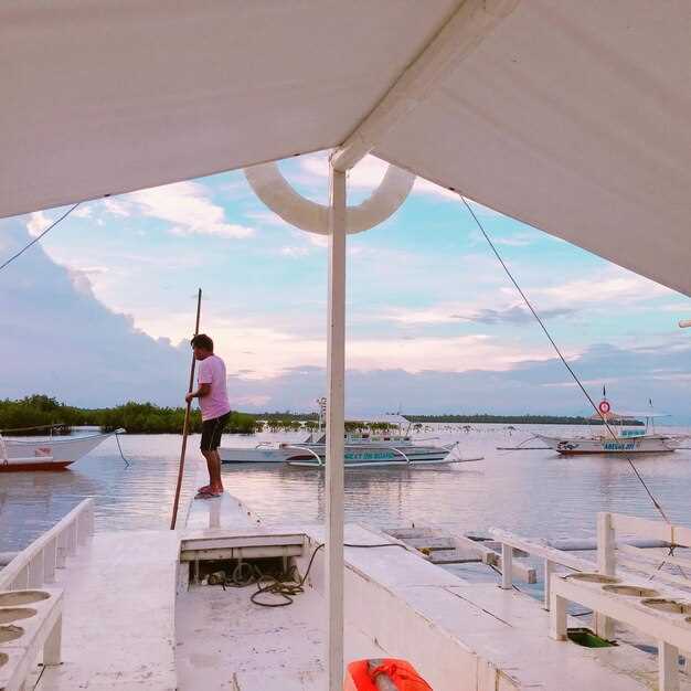 Onshore experiences and must-do activities at Man-O-War Cay: beaches, culture, and family-friendly options