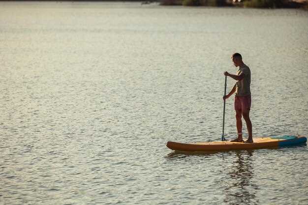 Differences Between Kayaks, Canoes, and Paddleboards