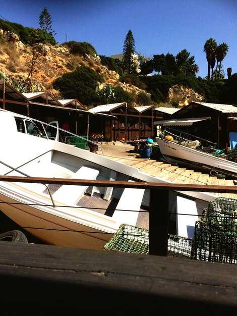 Booking Tactics: Seasonal Peak Times, Weekend Surcharge, and How to Reserve Early