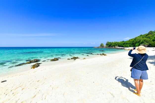 Plan a beach-hopping route: recommended orders, travel times, and logistics