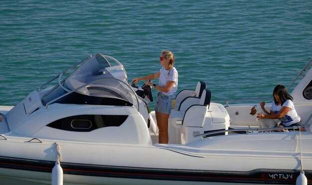 Best Boat Rentals in Granbury – Top Boats, Prices, and Deals