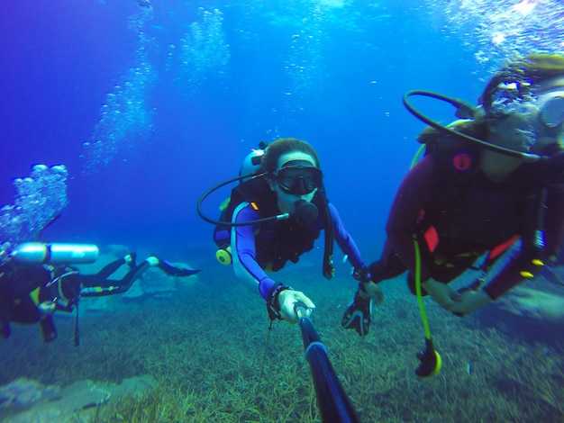 Seasonal visibility and currents: Great Barrier Reef, Australia