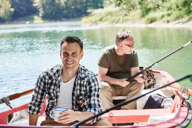 Crewed vs bareboat: choosing the right option for Detroit waters