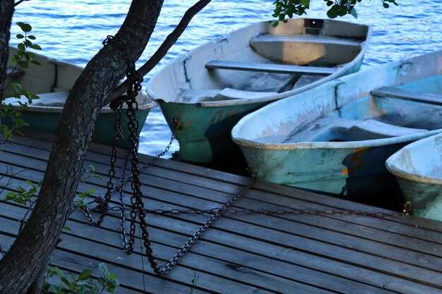 Best Pontoon Rentals Near Georgia: Crest Tritoon 24 ft, 150 hp, 13-passenger capacity