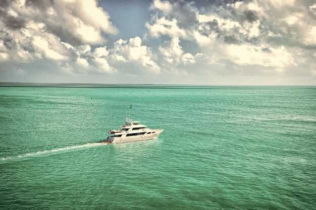 Best Yacht Rentals in Ildefonso Green – Top Charters & Luxury Yachts