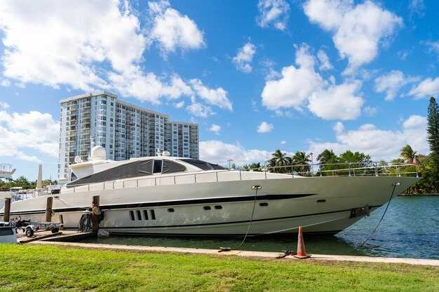 Best Yacht Rentals Near Detroit, MI | Luxury Yacht Charters