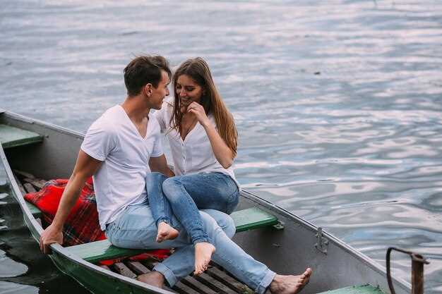 Boat Date Ideas – 8 Unforgettable Water-Based Dates