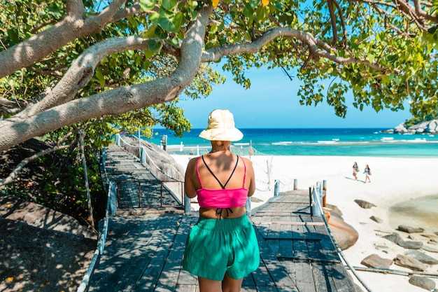 Snorkeling nas Grutas da Ilha Norman e Treasure Point – Cavernas e enseadas cristalinas