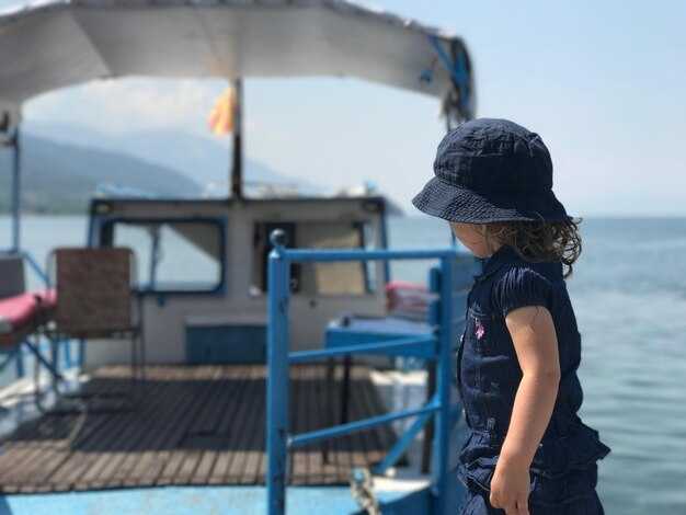 Practical criteria to pick a cruising boat that can shelter you in rough seas