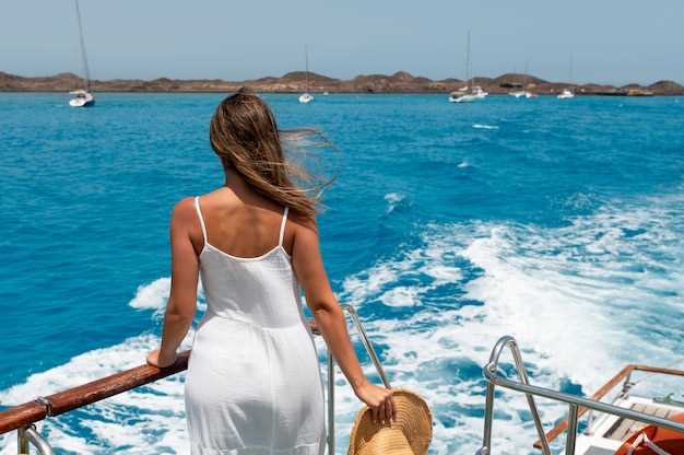 Seasonal Sailing Windows: Optimal Times for Calm Seas, Light Winds and Clear Anchorages