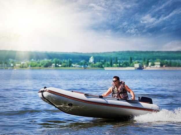 Upscale Bennington Boats: Rear Lounger or 150hp Tritoons with Free 3+ Day Delivery on Lake Norman