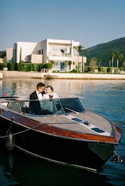 Choosing the Right Speed Boat for Your Needs