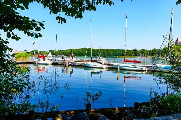 适合家庭且配备便利设施的码头