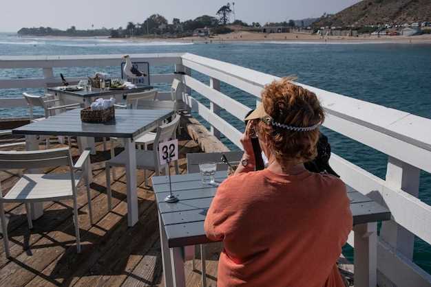 Gourmet dining options: onboard menus and chef customization