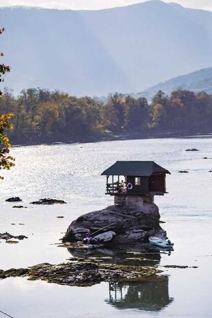 Discover Wolf River Retreat – Your Perfect Cabin Getaway Near Dale Hallow Lake, Byrdstown