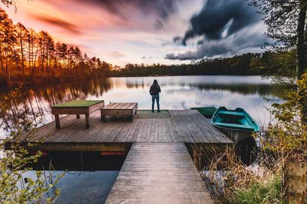 Choosing the Right Boat for Your Group: Pontoon, Ski Boat, or Kayak
