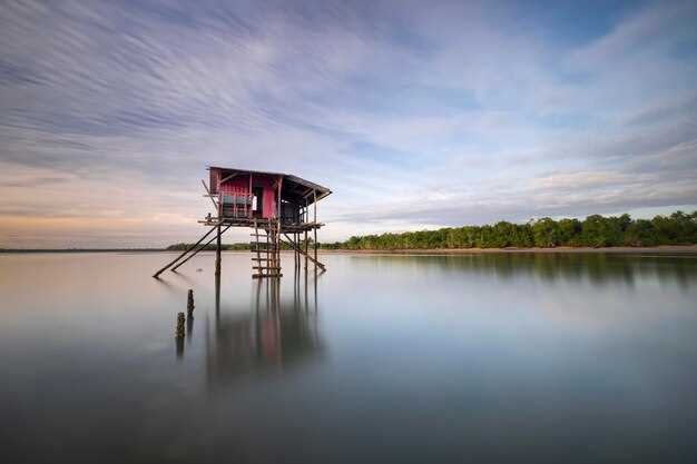 Eagle's View Indiana Waterfront Home: Premier Fishing Lake with Pontoon Included
