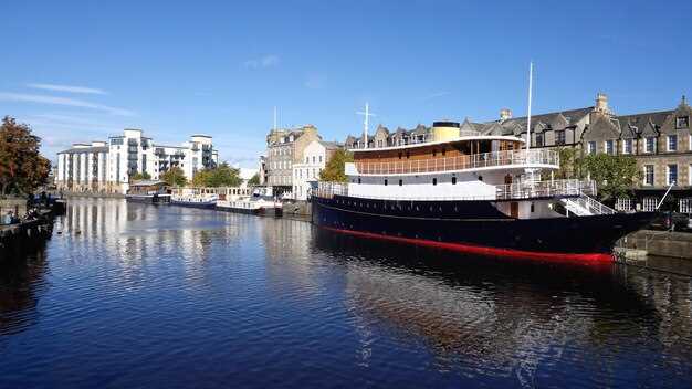 Что делает круизы на прогулочных судах по Темзе идеальными для праздников?