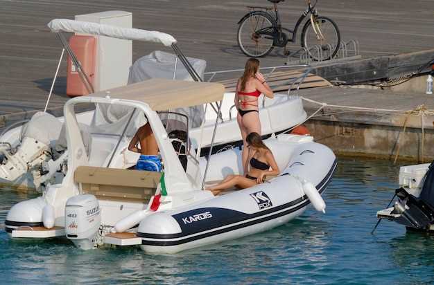 Key Locations for Speed Boating in Avondale