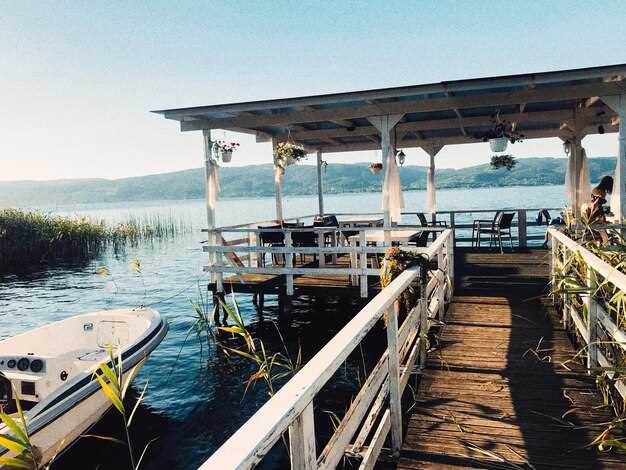 Florida Keys Houseboat Rentals – Book Your Waterfront Getaway