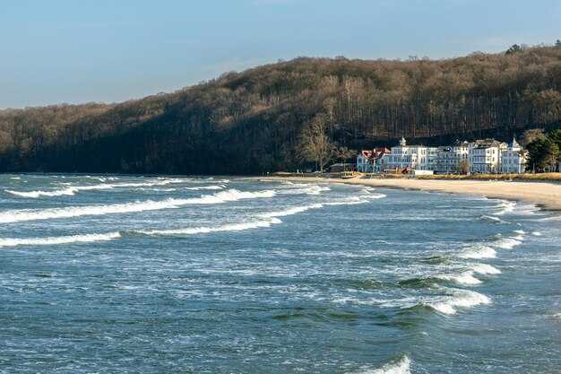 Rental options, pricing, deposits, and what’s included (PFDs, paddles, and dry bags)