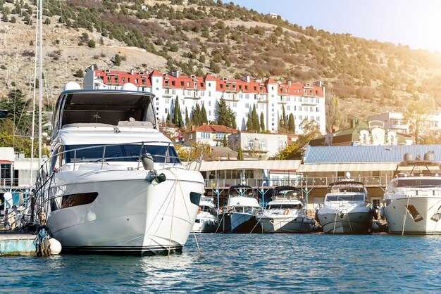 Greece Yacht Charter – Boats for Rent | Luxury & Budget Yacht Rentals