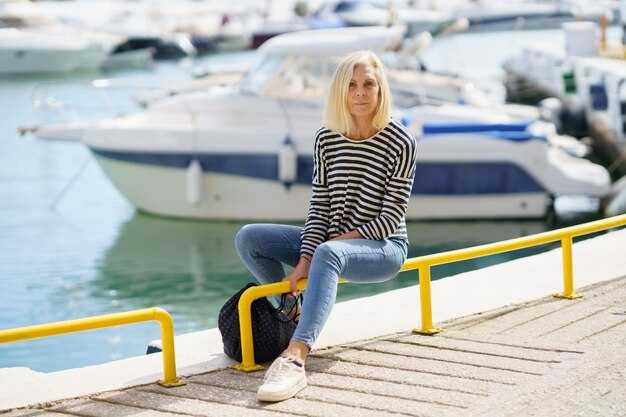 Assess the Approach: Evaluate Wind, Current, and Nearby Docks Before Pulling In