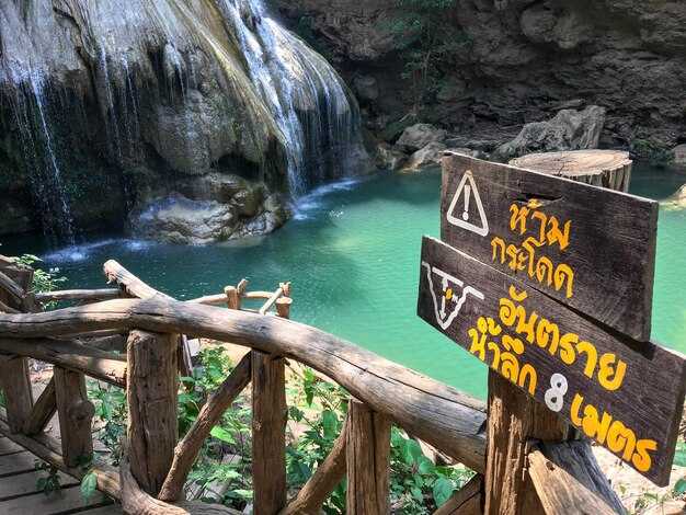 Private reef snorkeling vs. group tours: who benefits