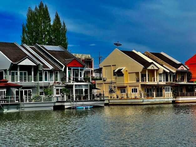 Top Lakefront and Water-View Holiday Homes