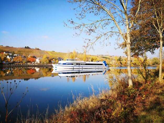 What to pack, wear, and onboard etiquette for comfort