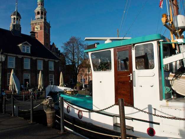 54' Escape Houseboat Specs: Interior Layout, Sleeping Quarters, and Onboard Comfort