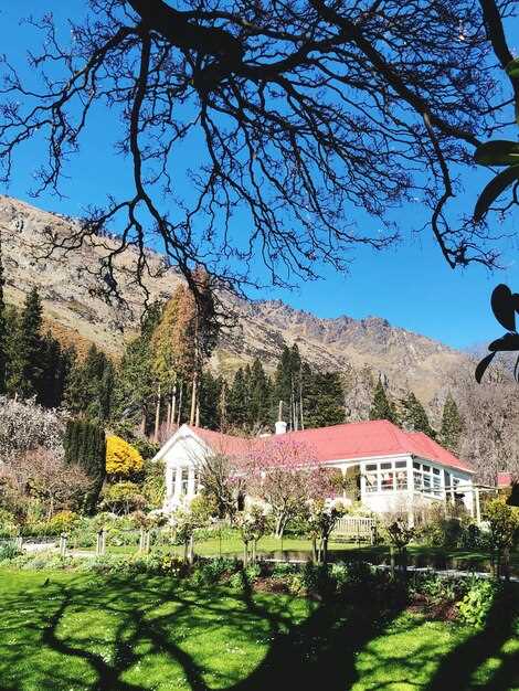 Budgeting Your Stay: Finding Seasonal Rates, Discounts, and Long-Weekend Deals