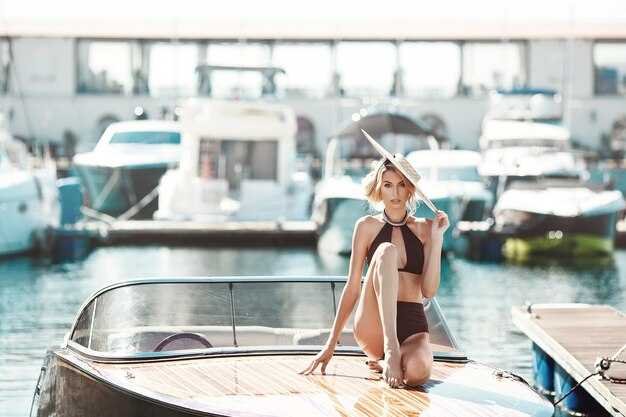 Luxury Pontoon Charter – Rent Premium Boats for Private Parties