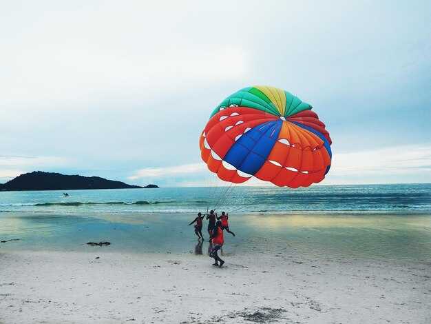 Top parasailing packages: inclusions, durations, and thrills
