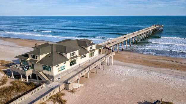 Pontoon boat options explained: 115 hp versus 150 hp with a slide (speed, capacity, and handling)