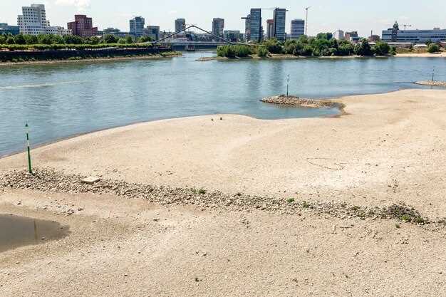 Safety and Beach Rules: Lifeguards, Water Conditions, and Etiquette