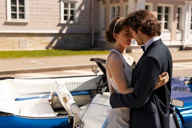 Draft a Detailed Onboard Itinerary by the Hour