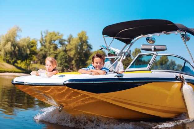 Pontoon Boat Rentals – Your Ultimate Guide to Enjoying the Water This Summer